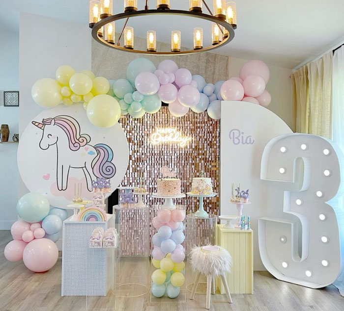 Unicorn party decor